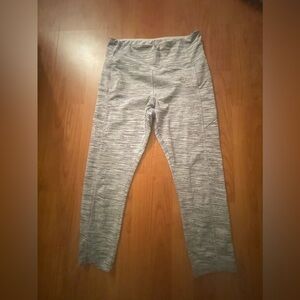YOGO Performance Size M cropped Gray Print Capri Leggings